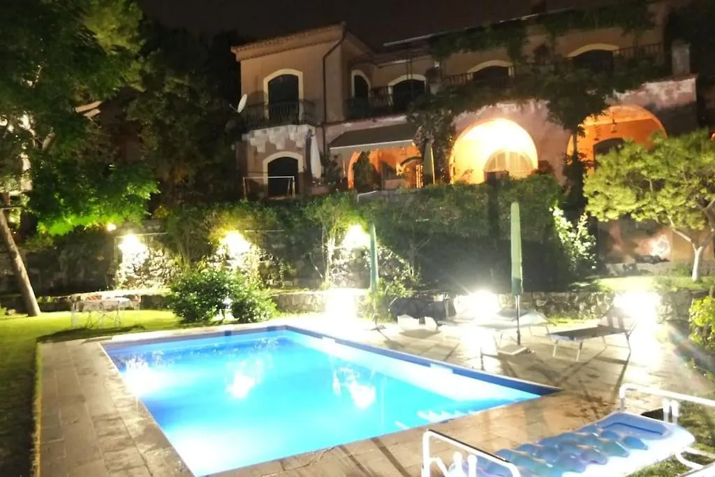 בית נופש טרקסטאני Uvatanta Cottage